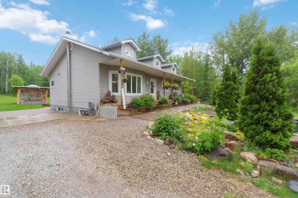 Family room - #132 53304 Rge Road 30, Rural Parkland County, AB T7Y0E2 Photo 4