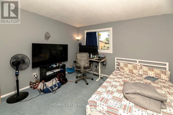 132 Acklam Terrace W, Ottawa, ON K2K2J5 Photo 4