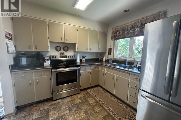 4pc Bathroom - 132 Churchill Avenue, Coronach, SK S0H0Z0 Photo 5