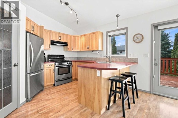 132 Downing Close, Red Deer, AB, photo 3
