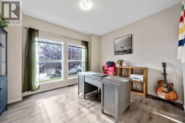 Living room - 132 Evansborough Way Nw, Calgary, AB T3P1B1 Photo 5