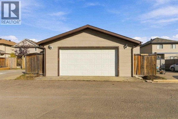 4pc Bathroom - 132 Fireweed Crescent, Fort Mcmurray, AB T9K0J3 Photo 2