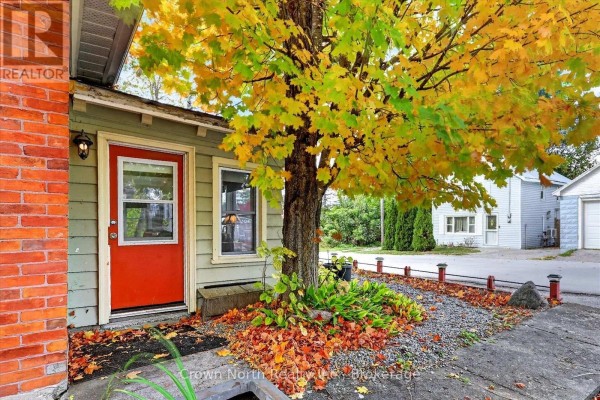 Bedroom 2 - 132 Glengarry Road, Kawartha Lakes, ON K0A1A0 Photo 4
