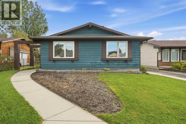 Bedroom - 132 Hodson Crescent, Okotoks, AB T1S1C6 Photo 3