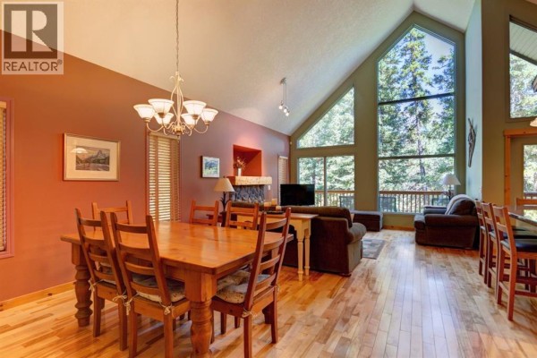 Living room - 132 Krizan Bay, Canmore, AB T1W3G3 Photo 4