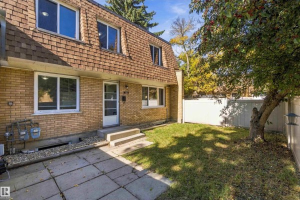 Kitchen - 132 Londonderry Square Sq Nw, Edmonton, AB T5C3C4 Photo 3