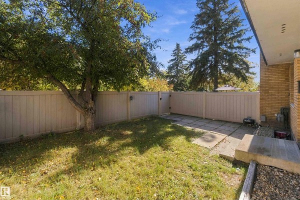 Family room - 132 Londonderry Square Sq Nw, Edmonton, AB T5C3C4 Photo 4