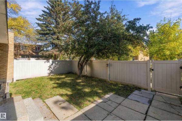Primary Bedroom - 132 Londonderry Square Sq Nw, Edmonton, AB T5C3C4 Photo 5