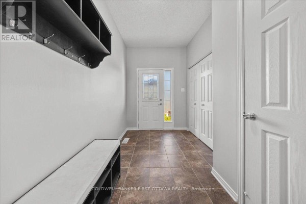 Living room - 132 Maravista Drive, Ottawa, ON K2J0K7 Photo 3