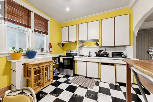 132 Marion Street, Toronto, ON M6R1E7 Photo 5