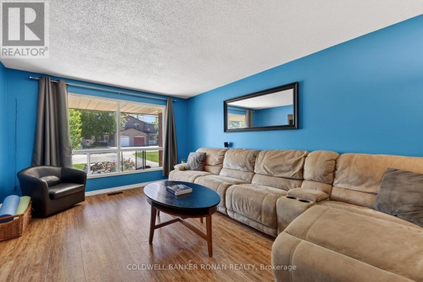 Bedroom 2 - 132 Queen Street, New Tecumseth, ON L9R1K6 Photo 5