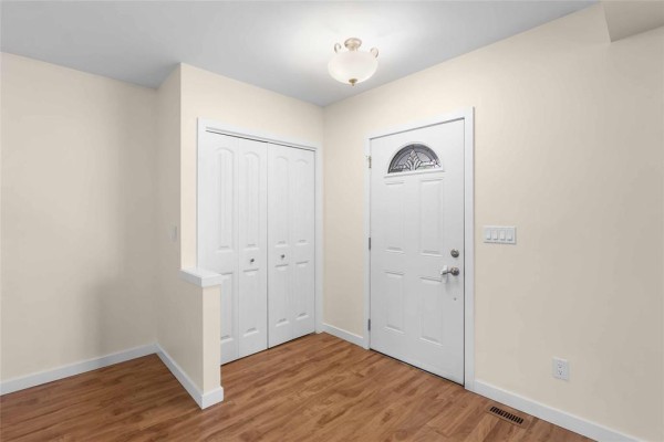 Living room - 132 Sadler Avenue, Winnipeg, MB R2M1P1 Photo 3