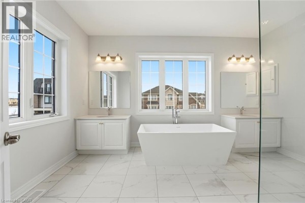 132 Settlers Road E, Oakville, ON, photo 2