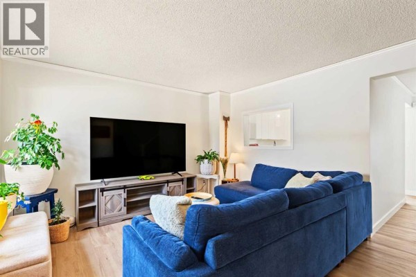 Kitchen - 132 Shawmeadows Road Sw, Calgary, AB T2Y1B3 Photo 3