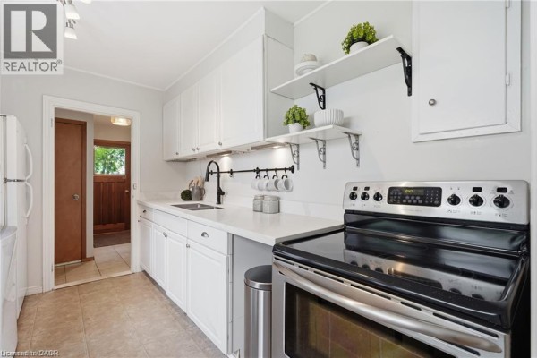 Kitchen - 132 Spadina Road E, Kitchener, ON N2M3X4 Photo 5