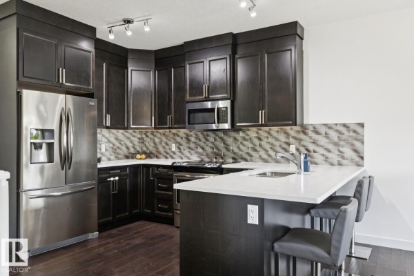 Kitchen - 1320 162 St Sw, Edmonton, AB T6W2L1 Photo 3