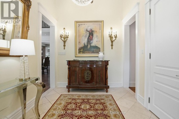 Living room - 1320 Woodland Avenue, Mississauga, ON L5G2X9 Photo 5