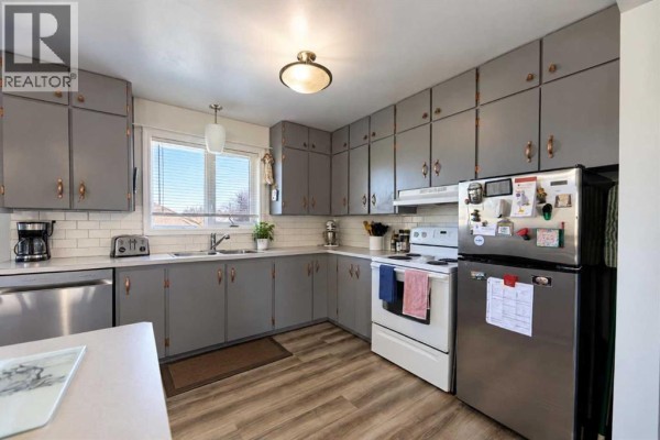 3pc Bathroom - 1321 22 Avenue, Didsbury, AB T0M0W0 Photo 4