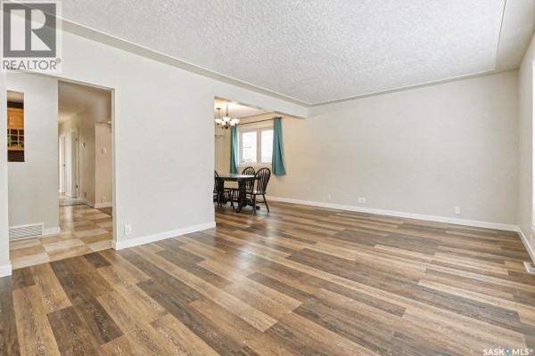 Kitchen - 1321 Jubilee Avenue, Regina, SK S4S3S8 Photo 3