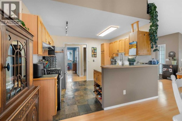 1321 Whitfield Avenue, Crossfield, AB, photo 2