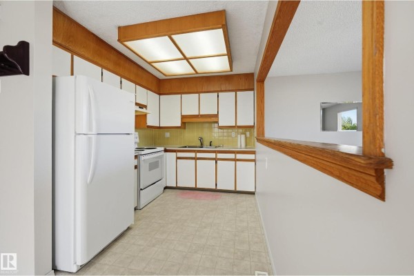 Kitchen - 13210 39a St Nw, Edmonton, AB T5A3J5 Photo 3