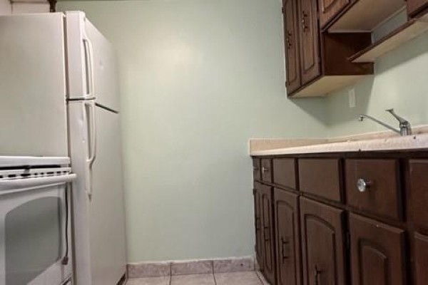 Kitchen - 1322 California Unit# 1, Windsor, ON N9B3A1 Photo 5