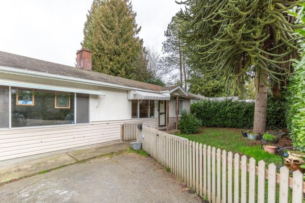 13221 112b Avenue, Surrey, BC V3R2H4 Photo 2