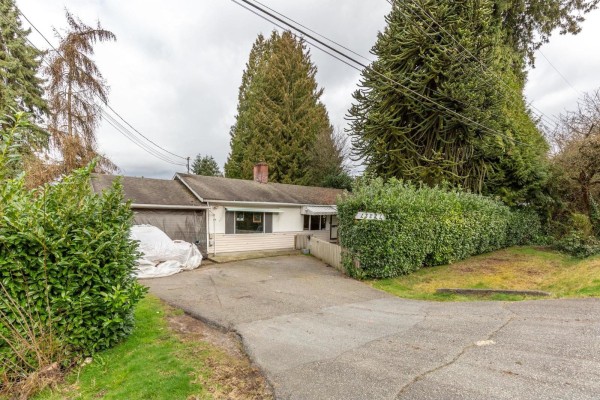 13221 112b Avenue, Surrey, BC V3R2H4 Photo 3