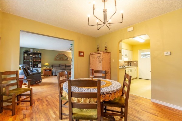 13221 112b Avenue, Surrey, BC V3R2H4 Photo 5