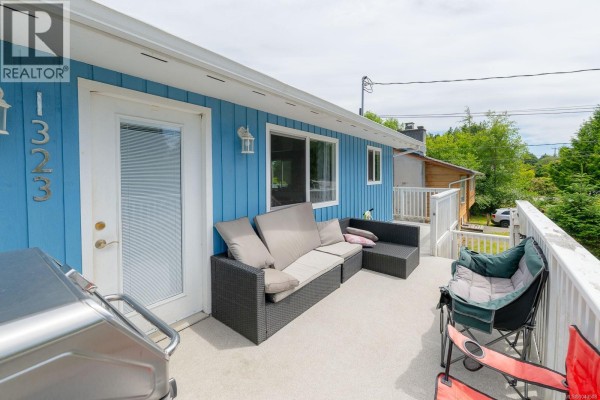 Kitchen - 1323 Helen St, Ucluelet, BC V0R3A0 Photo 5