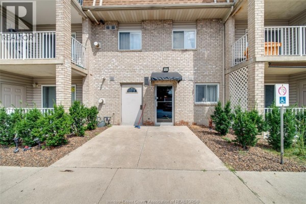 Foyer - 1323 Langlois Avenue Unit# 204, Windsor, ON N8X4L8 Photo 3