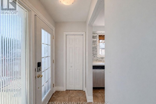 1323 Redbank Crescent, Oakville, ON, photo 3
