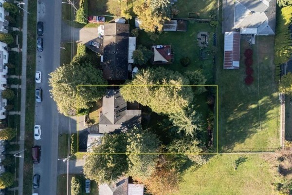 13231 112b Avenue, Surrey, BC V3R2H4 Photo 2