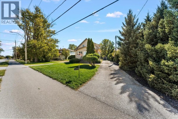 13231-33 Riverside Drive East, Tecumseh, ON N8N2M7 Photo 4