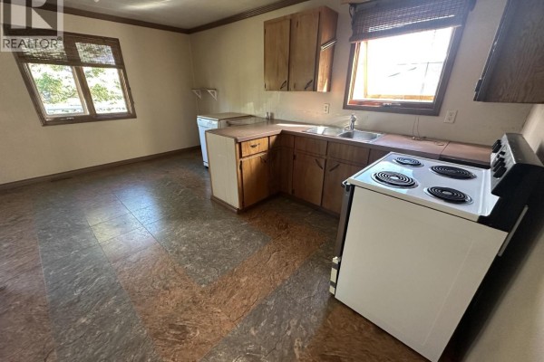 Kitchen - 13235 Lakeshore Drive, Charlie Lake, BC V1J8G1 Photo 3