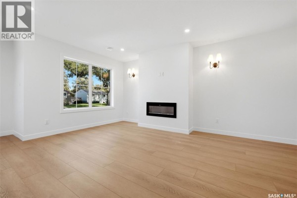 Living room - 1324 Empress Street, Regina, SK S4T5E5 Photo 5