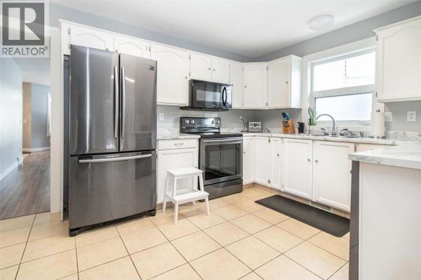 Full bathroom - 1325 Bothe Road, Kelowna, BC V1W3C1 Photo 3