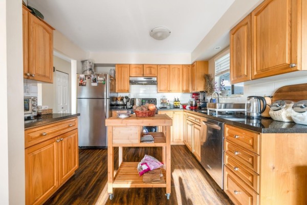 13257 14a Avenue, Surrey, BC V4A1J2 Photo 4