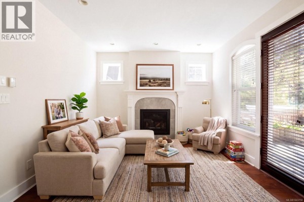 1327 Transit Rd, Oak Bay Residential Sold $2,150,000