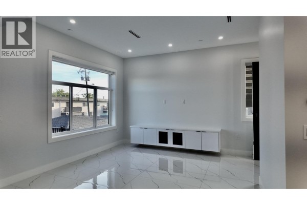 1328 E 64th Avenue, Vancouver, BC V5X2P1 Photo 3