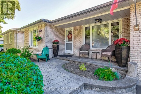 Family room - 1328 Falgarwood Drive, Oakville, ON L6H2L9 Photo 5