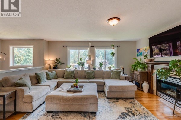 4pc Ensuite bath - 1328 Glendale Avenue, Salmo, BC V0G1Z0 Photo 5
