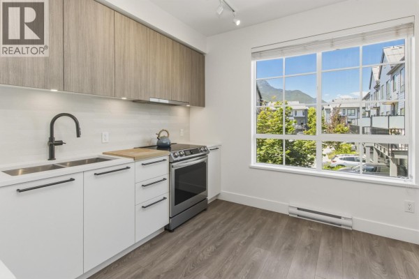 1329 Halyard Place, Squamish, BC V8B2A1 Photo 3