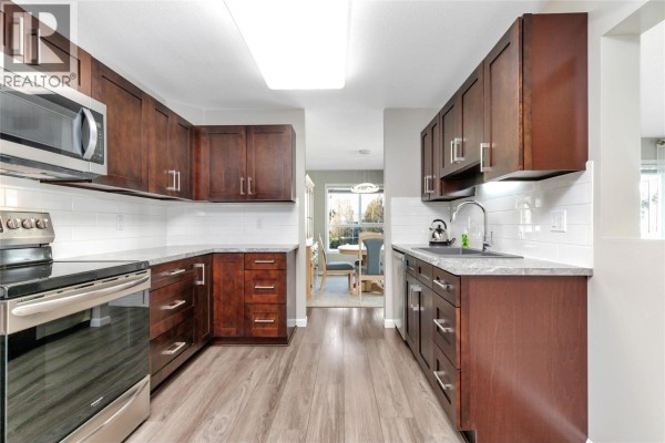 4pc Ensuite bath - 1329 Klo Road Unit# 404, Kelowna, BC V1W3N9 Photo 4