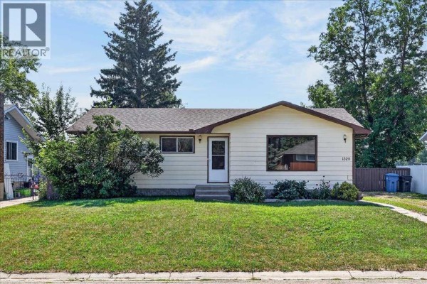 1329 Osler Street, Carstairs, AB, photo 2