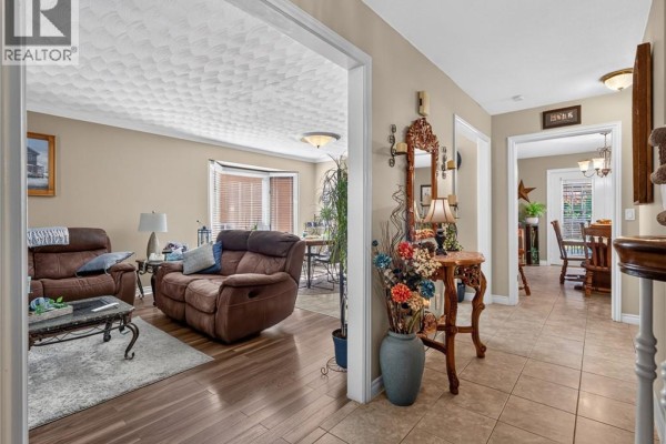 Living room - 133 Leaside Drive, Welland, ON L3C6N4 Photo 5