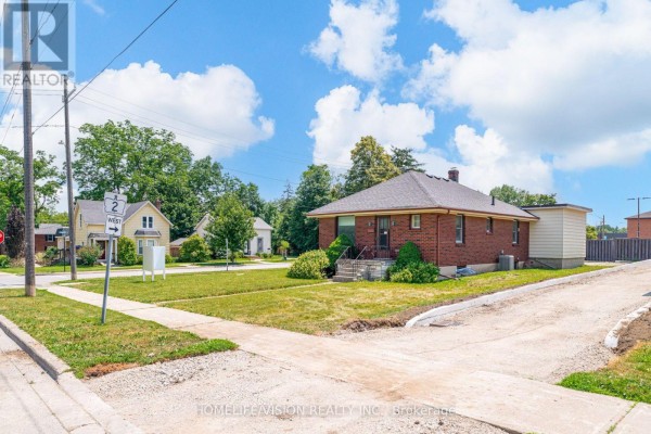 133 Mary Street E, Whitby, ON, photo 2