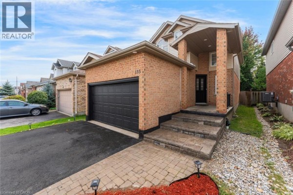 Living room - 133 Steepleridge Street, Kitchener, ON N2P2W2 Photo 4