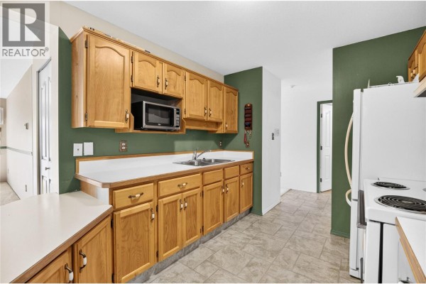 Kitchen - 133 Winnipeg Street Unit# 204, Penticton, BC V2A6L2 Photo 3