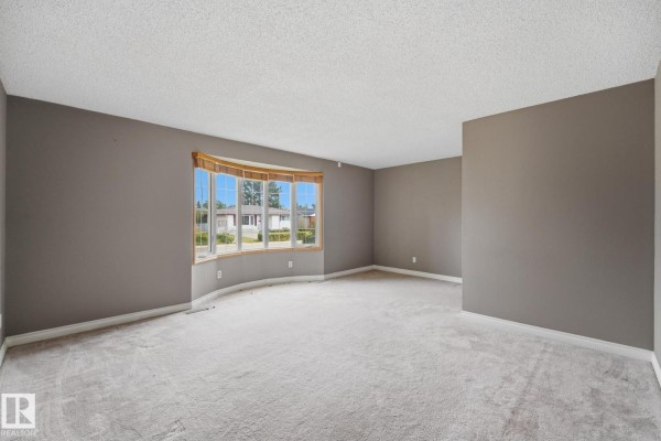 Family room - 13304 63 St Nw, Edmonton, AB T5A0X1 Photo 4